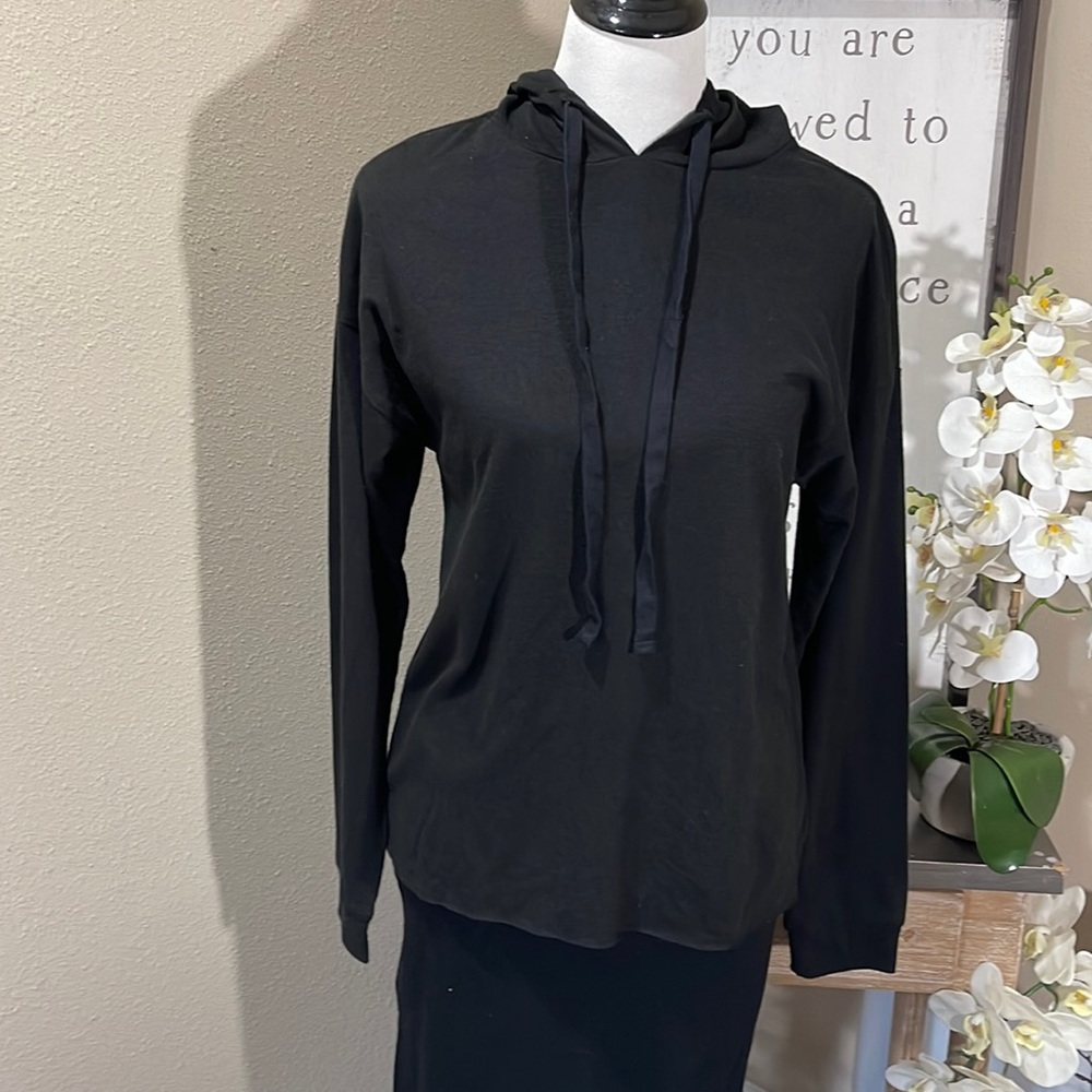 Black Hoodie with Drawstrings TRN 25